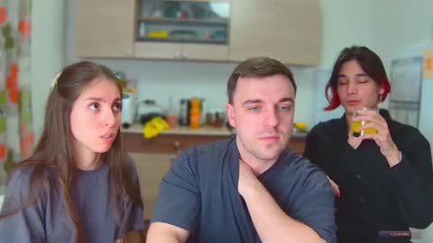 Snapshot of ihavepaws33 chatting on December 2024 05:33:02 PM Julia and Mira online show from December 2024 05:33:02 PM