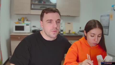 Snapshot of ihavepaws33 chatting on January 2025 05:20:02 PM Julia and Mira online show from January 2025 05:20:02 PM