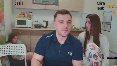 Snapshot of ihavepaws33 chatting on January 2025 03:36:01 PM Julia and Mira online show from January 2025 03:36:01 PM