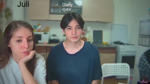 Snapshot of ihavepaws33 chatting on January 2025 04:29:01 PM Julia and Mira online show from January 2025 04:29:01 PM