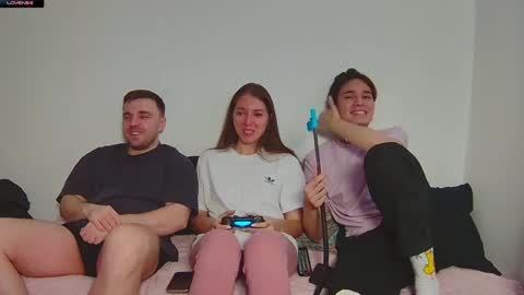 Snapshot of ihavepaws33 chatting on January 2025 01:21:02 PM Julia and Mira online show from January 2025 01:21:02 PM