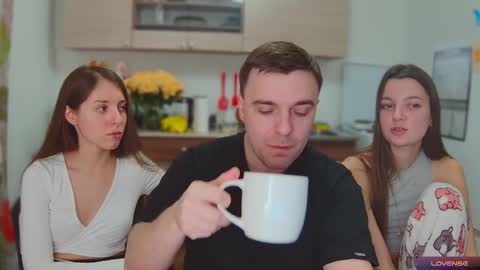 Snapshot of ihavepaws33 chatting on January 2025 06:45:02 PM Julia and Mira online show from January 2025 06:45:02 PM