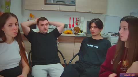 Snapshot of ihavepaws33 chatting on January 2025 06:31:01 PM Julia and Mira online show from January 2025 06:31:01 PM