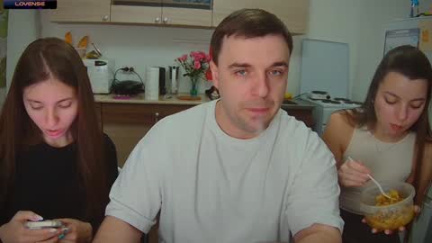 Snapshot of ihavepaws33 chatting on February 2025 02:45:02 PM Julia and Mira online show from February 2025 02:45:02 PM