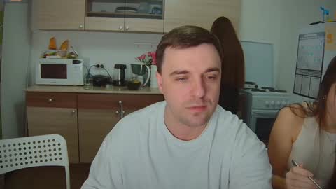 Snapshot of ihavepaws33 chatting on February 2025 05:48:01 PM Julia and Mira online show from February 2025 05:48:01 PM