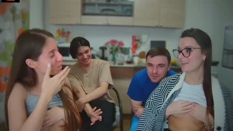 Snapshot of ihavepaws33 chatting on February 2025 04:39:02 PM Julia and Mira online show from February 2025 04:39:02 PM