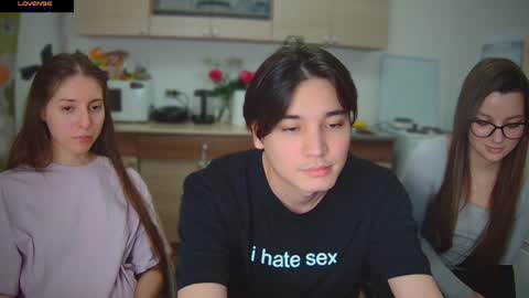 Snapshot of ihavepaws33 chatting on February 2025 05:51:02 PM Julia and Mira online show from February 2025 05:51:02 PM