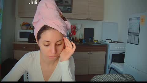 Snapshot of ihavepaws33 chatting on February 2025 08:22:02 AM Julia and Mira online show from February 2025 08:22:02 AM