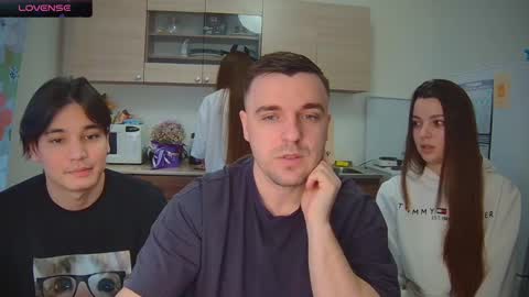 Snapshot of ihavepaws33 chatting on February 2025 01:48:02 PM Julia and Mira online show from February 2025 01:48:02 PM