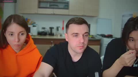 Snapshot of ihavepaws33 chatting on February 2025 04:03:02 PM Julia and Mira online show from February 2025 04:03:02 PM