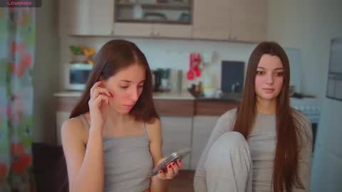 Snapshot of ihavepaws33 chatting on February 2025 12:16:02 PM Julia and Mira online show from February 2025 12:16:02 PM