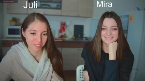 Snapshot of ihavepaws33 chatting on February 2025 01:42:01 PM Julia and Mira online show from February 2025 01:42:01 PM