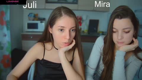 Snapshot of ihavepaws33 chatting on March 2025 02:13:01 PM Julia and Mira online show from March 2025 02:13:01 PM