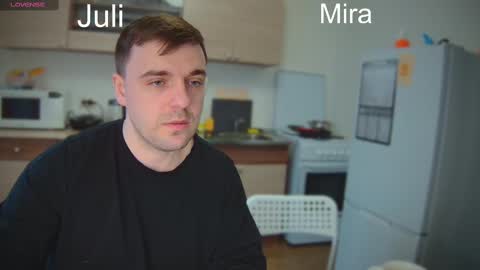 Snapshot of ihavepaws33 chatting on March 2025 01:39:01 PM Julia and Mira online show from March 2025 01:39:01 PM