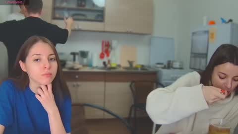 Snapshot of ihavepaws33 chatting on March 2025 05:54:02 PM Julia and Mira online show from March 2025 05:54:02 PM