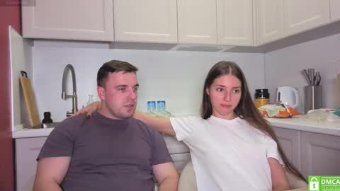 Snapshot of ihavepaws33 chatting on September 2025 06:08:02 PM Julia and Mira online show from September 2025 06:08:02 PM