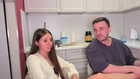 Snapshot of ihavepaws33 chatting on September 2025 10:20:01 PM Julia and Mira online show from September 2025 10:20:01 PM