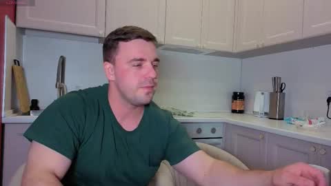 Snapshot of ihavepaws33 chatting on September 2025 08:10:02 PM Julia and Mira online show from September 2025 08:10:02 PM