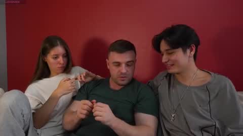 Snapshot of ihavepaws33 chatting on September 2025 01:47:01 PM Julia and Mira online show from September 2025 01:47:01 PM