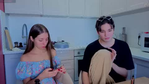 Snapshot of ihavepaws33 chatting on October 2025 08:00:01 AM Julia and Mira online show from October 2025 08:00:01 AM