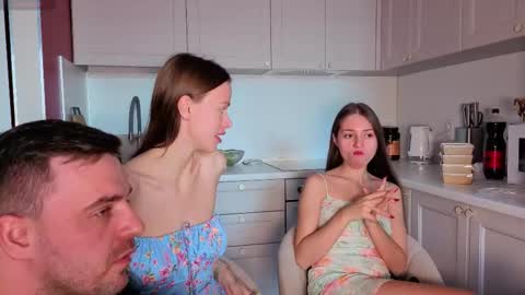 Snapshot of ihavepaws33 chatting on October 2025 11:07:02 AM Julia and Mira online show from October 2025 11:07:02 AM