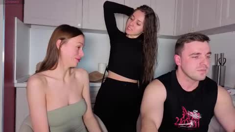 Snapshot of ihavepaws33 chatting on October 2025 12:16:02 PM Julia and Mira online show from October 2025 12:16:02 PM