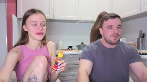 Snapshot of ihavepaws33 chatting on October 2025 09:53:02 AM Julia and Mira online show from October 2025 09:53:02 AM