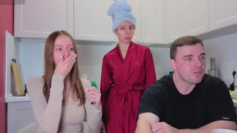 Snapshot of ihavepaws33 chatting on October 2025 09:19:01 AM Julia and Mira online show from October 2025 09:19:01 AM