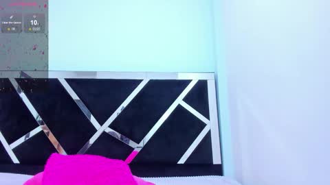 Isabella online show from December 2025 01:04:02 PM