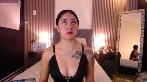 Snapshot of iisabella_smith_ chatting on December 2024 01:24:02 PM Isa online show from December 2024 01:24:02 PM