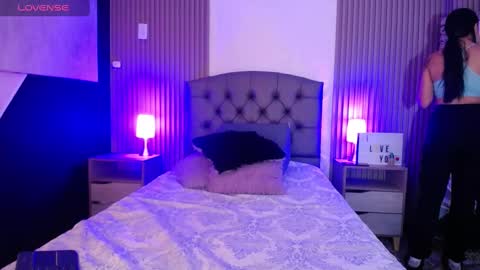 Snapshot of iisabella_smith_ chatting on February 2025 01:10:02 PM Isa online show from February 2025 01:10:02 PM