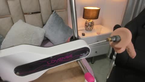 Snapshot of iliy_ chatting on December 2024 08:22:02 AM ILY online show from December 2024 08:22:02 AM