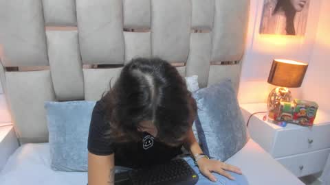 Snapshot of iliy_ chatting on December 2024 09:30:01 AM ILY online show from December 2024 09:30:01 AM