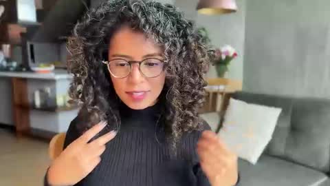 Snapshot of illaroom chatting on February 2025 07:27:01 PM Kloe online show from February 2025 07:27:01 PM