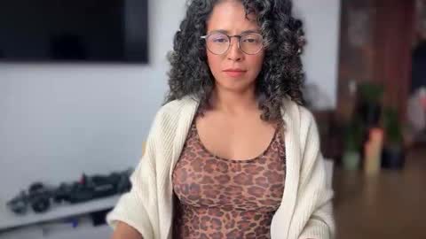 Snapshot of illaroom chatting on October 2025 08:41:01 PM Kloe online show from October 2025 08:41:01 PM