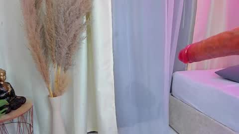 hanna online show from November 2025 08:00:01 PM