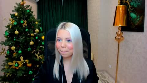 Roxy online show from December 2024 08:18:01 PM