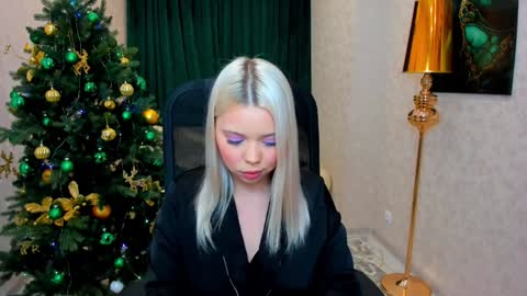 Roxy online show from December 2024 11:21:01 PM