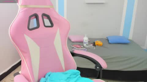 Angela online show from January 2025 04:33:02 AM