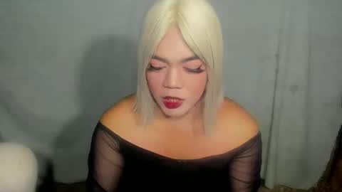 Snapshot of im_ur_hot_ella chatting on October 2025 12:18:02 PM ella may online show from October 2025 12:18:02 PM