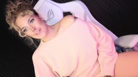 Candy Moore online show from March 2026 03:45:01 PM