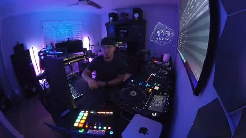 DJ Azra online show from August 2026 03:17:02 AM