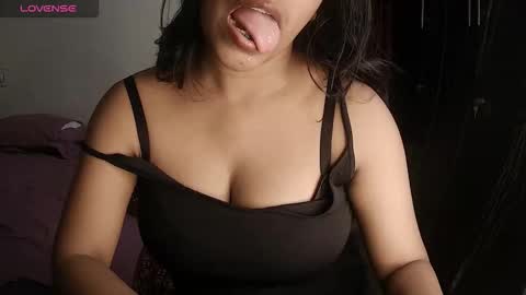 Snapshot of imlovelyrose chatting on October 2025 01:29:01 PM ROSE online show from October 2025 01:29:01 PM