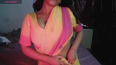 Snapshot of imlovelyrose chatting on November 2025 11:21:02 AM ROSE online show from November 2025 11:21:02 AM