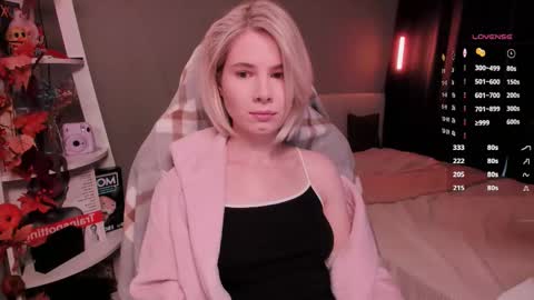 Mia online show from November 2025 11:03:02 AM