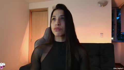 Snapshot of imtaylor__ chatting on November 2025 10:52:02 PM TAYLOR online show from November 2025 10:52:02 PM