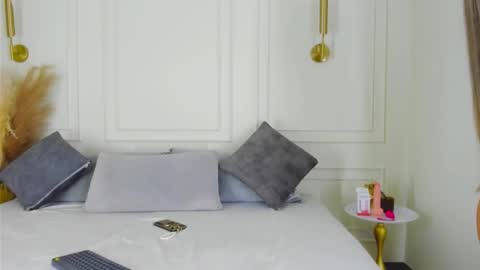 imvictoria_ online show from December 2025 09:45:02 PM