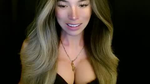 Queen Gwen online show from November 2025 08:53:02 PM