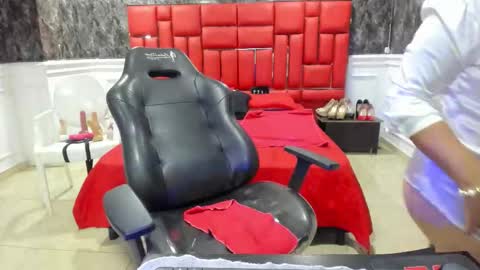 Karina online show from November 2025 07:47:01 PM