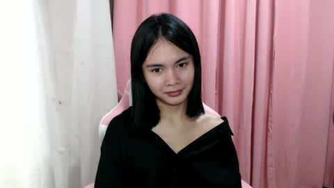 Snapshot of imyourloveypinay chatting on January 2025 07:03:01 PM thaddea online show from January 2025 07:03:01 PM